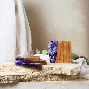 Posavasos de resina azul sombreado blanco con estilo, esteras y almohadillas unidas de madera de calidad, el mejor posavasos epoxi de tendencia - Product Image 2