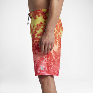 Shorts de bain pour hommes à imprimé palmiers tropicaux, motif feuilles, dégradé jaune et rouge, avec cordon de serrage à la taille - Product Image 3