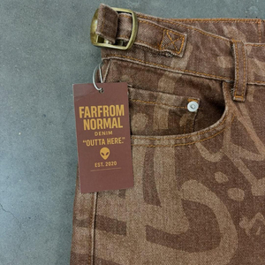 Shorts en jean décontractés pour hommes, coupe ample, imprimé graffiti artistique, bords bruts, avec appliqué motif religieux, vente en gros sur mesure - Product Image 3