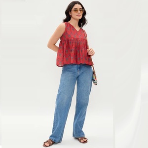 Top Svasato con Scollo a V <span class=keywords><strong>in</strong></span> Cotone Stampato di Alta Qualità per Donna, Look Elegante per Feste Casual e Uso Quotidiano a Prezzo Export - Product Image 1