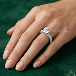 Bague de fiançailles Lumera Fine Jewellery en platine avec diamant rond et pierres latérales pavées, solitaire classique, bijoux pour femmes - Product Image 6
