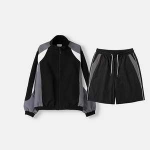 ชุดเซ็ตเสื้อแจ็คเก็ตมีฮู้ดกันลมน้ำหนักเบาผ้าไนลอนแบบ unisex พร้อมกางเกงขาสั้น มีเชือกผูกเอว สีพื้น เรียบง่าย สวมใส่สบาย เหมาะสำหรับกิจกรรมกลางแจ้งในฤดูหนาว ดีไซน์ 2 in 1 กันน้ำ - Product Image 1