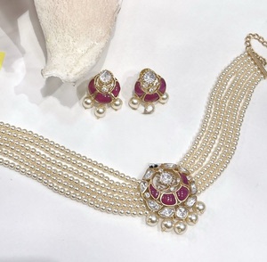 Ensemble collier et boucles d'oreilles en laiton plaqué or de qualité supérieure, classique et élégant, pour les occasions de mariage et de fête, collection pour femmes - Product Image 4