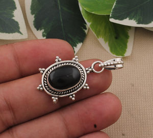 Pendentif vintage en onyx noir plaqué platine, serti dans un cadre en argent sterling 925, style victorien, pierre précieuse naturelle, collier unisexe - Product Image 5