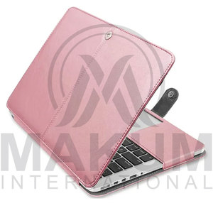 Housse pour ordinateur portable en cuir marron avec fermeture magnétique et intérieur protecteur pour MacBook Pro 13 pouces - Product Image 2