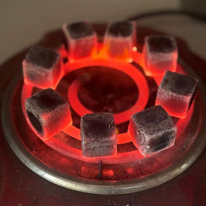 ถ่านมะพร้าวอินโดนีเซียพรีเมียมสำหรับบาร์บีคิว ติดไฟนาน ให้พลังงานสูง เหมาะสำหรับบารากุและใช้ในอุตสาหกรรม ส่งออกไปยังสหรัฐอาหรับเอมิเรตส์ - Product Image 1