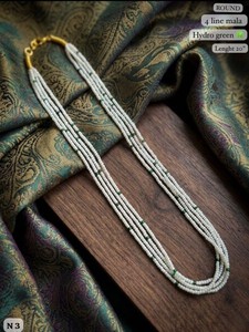 Collier Mala élégant à 4 rangs de perles blanches et de perles vertes hydro, 20 pouces, style émeraude, collier superposé multi-brins pour femmes - Product Image 1