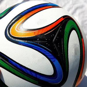 Balones de Fútbol de Primera Calidad al Por Mayor a Precios Económicos para Niños y Adultos, Tamaños Personalizables, Balones de Fútbol de Marca Privada, Todos los Colores Disponibles, OEM ODM - Product Image 3