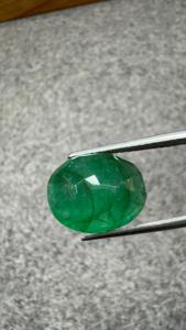 Pierre précieuse naturelle émeraude de Zambie Jai Narayan Gems 8,09 carats, taille ovale 11,68x14,30mm, vert premium, pour bijoux certifiés - Product Image 3