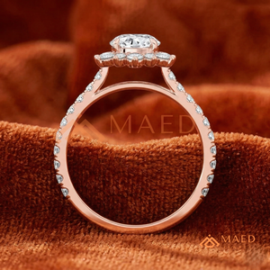 Bague en or rose « Blushing Starburst » – Bague élégante à motif floral romantique avec halo et grappe de pierres en or rose – Coupe ronde élégante - Product Image 3