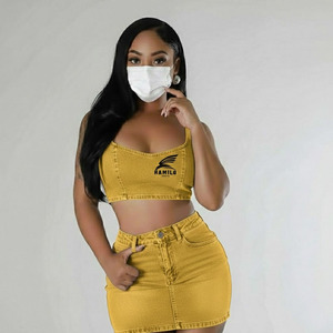 ชุดกระโปรงแฟชั่น OEM แบบกำหนดเองสำหรับผู้หญิง เสื้อครอปท็อปมีฮู้ดพร้อมลายพิมพ์โลโก้ลำลอง ชุดกระโปรงครอปท็อปมีฮู้ดสำหรับฤดูหนาว - Product Image 4