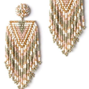 ต่างหูห่วงใหญ่สไตล์โบฮีเมียนประดับลูกปัด งานแฮนด์เมด ต่างหูลูกปัดถักสำหรับผู้หญิง ราคาดีที่สุดจากอินเดีย - Product Image 1