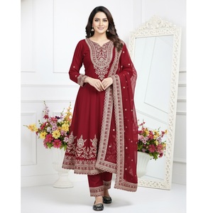 Nouvel ensemble de 3 pièces de créateur, très demandé, spécial Aïd, avec broderie lourde et travail de sequins, idéal pour les mariages festifs et la saison de Diwali - Product Image 2