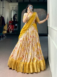 Atractivo Lehenga Choli de Diseñador para Fiestas con Hermosa Dupatta, Lehenga Choli de Diseñador para Bodas con un Toque Elegante - Product Image 1