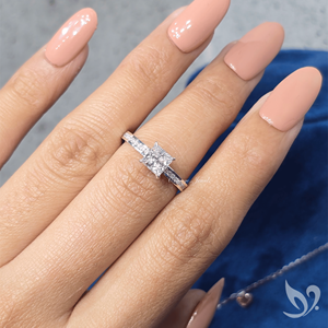 Anillo de Compromiso con Diamante Cultivado en Laboratorio, Corte Princesa de 1 Quilate, Certificado IGI, Banda con Engaste de Canal, Oro Blanco de 10K - Product Image 4
