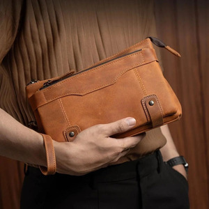 Bolso de mano de cuero de alta calidad con múltiples ranuras para tarjetas y cierre de cremallera premium para uso diario a un precio asequible. - Product Image 6