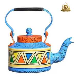 Théière en métal peinte à l'orange, motif floral indien multicolore (rouge, jaune, rose, vert), poignée artisanale, artisanat populaire indien - Product Image 4