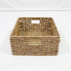 Panier de rangement rectangulaire en jonc de mer tressé à la main avec poignées découpées pour armoire - Product Image 2