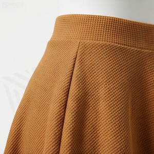 Jupe courte trapèze pour femme, couleur unie, plissée, taille élastique, confortable, décontractée, en tissu tissé, élasthanne, polyester, toutes saisons - Product Image 5