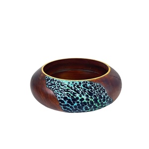 Tazón de Resina Epoxi y Madera de Acacia Hecho a Mano de Lujo con Artesanía en Madera Sólida y Detalles Artísticos en Resina, Libre de BPA, Ideal para Regalo - Product Image 1