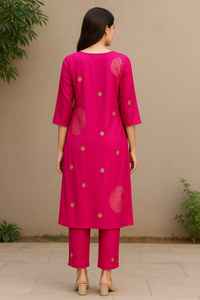 Conjunto de Kurta y Pantalón Recto Rosa para Mujer, Ropa Étnica, Tela de Viscosa, Estampado Dorado, Conjunto de Kurti Tradicional Indio, Festivo, Informal - Product Image 3