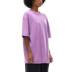 เสื้อยืดคอกลมทรงหลวมสไตล์สตรีทแวร์สำหรับผู้หญิงและผู้ชาย  รับผลิตแบบ OEM/ODM พร้อมสกรีนโลโก้ตามสั่ง  ผ้าเจอร์ซีย์คอตตอน 100%  ฟอกสีแบบ Acid Wash - Product Image 2