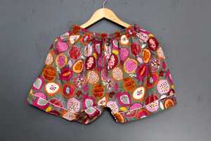 Shorts de Punto Estampados para Mujer, Cintura Elástica, Estilo Casual, Tela de Algodón Transpirable, Corte Regular, Cintura Media, Diseño con Estampado - Product Image 1
