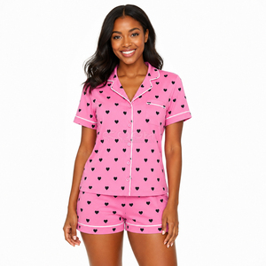 Ensemble de pyjama à manches courtes avec imprimé cœur rose Cosh International Sisterhood Sorority, avec boutons sur le devant et short, vêtements de nuit élégants - Product Image 1