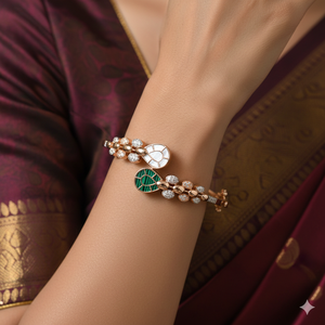 Pulsera de Oro Rosa de 18K con Malaquita y Madreperla - Product Image 1