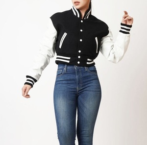 Veste courte en tissu respirant écologique, personnalisée, noire unie, avec boutons, style varsity, avec poches, pour femmes, vestes courtes de style letterman - Product Image 4