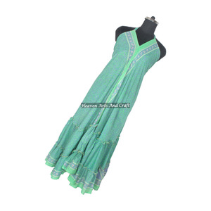 Fabricante y mayorista bohemio de ropa femenina, sari indio vintage de seda, vestido largo con cuello en V, elegante vestido de noche para damas. - Product Image 3