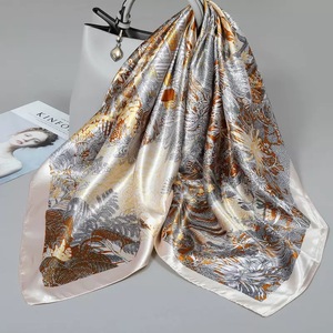 Écharpe carrée 100% soie pour femmes, motif imprimé, accessoire de mode multifonctionnel, toutes saisons - Product Image 3