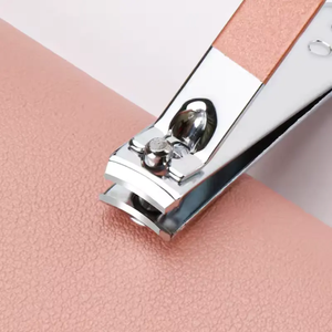 ชุดของขวัญกรรไกรตัดเล็บสแตนเลสสตีลสุดหรู 5-in-1 สำหรับทำเล็บมือและเล็บเท้า พร้อมกล่องหนัง พกพาสะดวก ทนทาน เหมาะสำหรับผู้สูงอายุ - Product Image 2