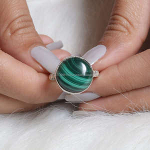 Bague en argent Sterling 925 massif faite à la main, bague faite à la main, bague céleste, bijoux en Malachite verte, cadeau pour elle - Product Image 1
