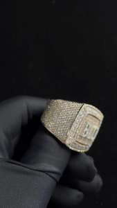 Anillo de Moissanita Chapado en Rodio con Diamantes de Imitación Dorados Personalizable de Excelente Calidad, Estilo Hip Hop, con Piedras Brillantes Disponibles para Exportación - Product Image 2