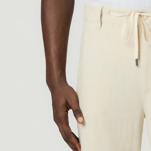 Pantalon en jean pour homme avec taille élastique, matière confortable, cordon de serrage pour un ajustement confortable et décontracté, design avec logo tendance - Product Image 2