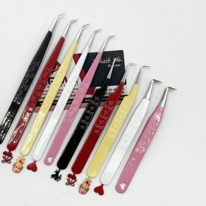 แหนบต่อขนตาปลายแหลม ทนทาน ออกแบบด้วยเครื่อง CNC ความแม่นยำสูง พร้อมด้ามจับลายหัวใจ 90 องศา ผลิตจากสแตนเลสอย่างยั่งยืน - Product Image 6