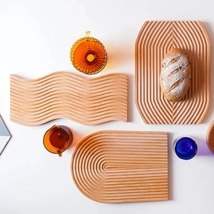 Juego de bandejas de madera de forma irregular con patrón abstracto, bandejas decorativas de diseño minimalista para mesa. - Product Image 4