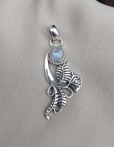 Colgante de Piedra Lunar Arcoíris de Plata de Ley 925, Joyería de Piedras Preciosas Naturales Hecha a Mano, Proveedor Mayorista - Product Image 1