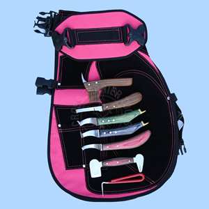 Kit de herramientas de cuero para herrador con gancho de latón de lazo grande negro, cortador de pezuñas arcoíris y verde, y cepillo. - Product Image 6