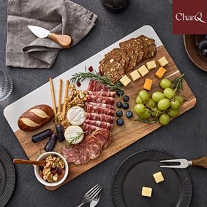 Tabla Redonda de Madera de Olivo Hecha a Mano con Resina para Quesos y Charcutería – Tabla de Cortar Circular Decorativa con Arte Único en Resina Epoxi - Product Image 2