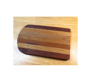 Tabla de cortar de madera cuadrada para verduras, hecha en India, personalizada, moderna y única. - Product Image 4