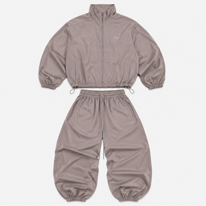 Ensemble de survêtement deux pièces unisexe en nylon personnalisé, coupe-vent léger à fermeture éclair intégrale et pantalon large, avec logo brodé OEM, vêtements de sport - Product Image 5