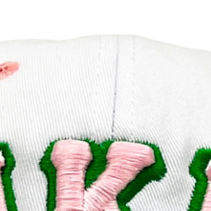 Gorra de Béisbol AKA Blanca y Rosa, de Algodón Blanco con Visera Rosa, Letras Bordadas en Verde, Ajustable, Deportiva e Informal para Mujer - Product Image 2