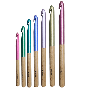 Crochets en bois de votre marque Ensembles de crochets en bambou carbonisé ronds confortables ergonomiques de 12 pièces pour outils de tricot - Product Image 4