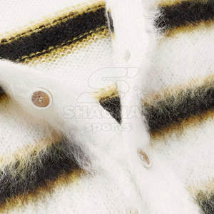 Cárdigan para hombre de punto suave con botones al frente, informal, para uso diario, suéter cálido de moda para invierno. - Product Image 3