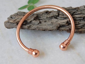 Brazalete de Cobre Curativo con Detalle de Bola, Joyería de Bienestar, Brazalete Minimalista de Cobre Sólido - Product Image 2