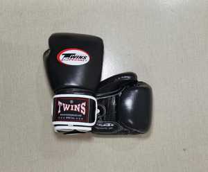ราคาขายส่ง ถุงมือชกมวยคู่ แบบมืออาชีพ ผลิตตามสั่ง อุปกรณ์ต่อสู้คุณภาพสูง หนังแท้ MS-BG-01 - Product Image 6