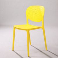 Chaise en plastique moderne pour la maison, les cafés, les restaurants et les applications d'ameublement commercial