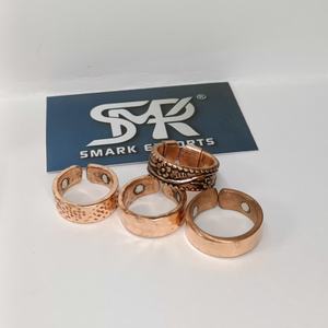 Bague de thérapie magnétique en cuivre à motif texturé, faite à la main, large, bijou artisanal de déclaration, moderne, antique, traditionnel - Product Image 1